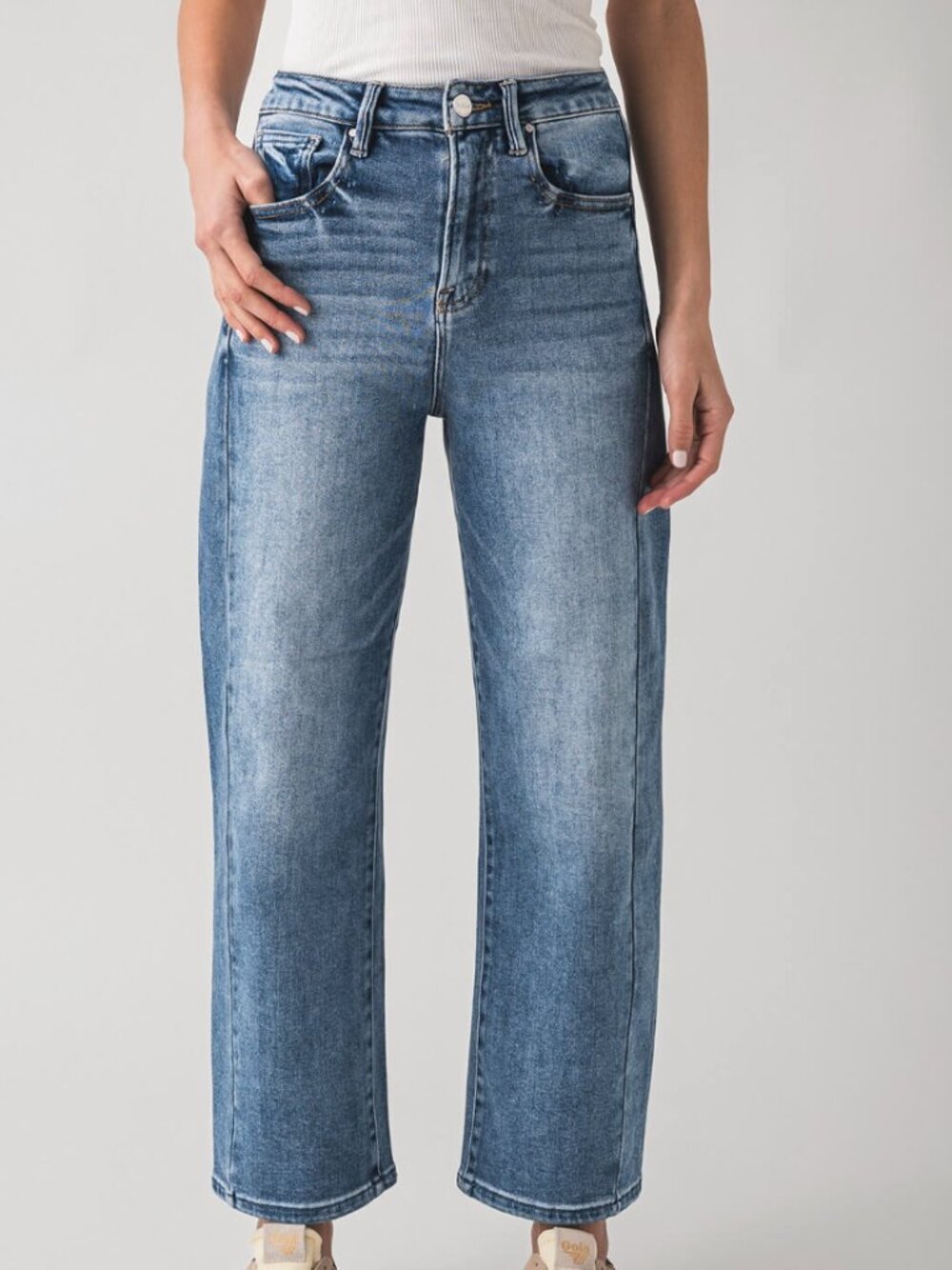 Social Threads Risen Wren High Rise Barrel Jeans size  1 or 25. NWT!